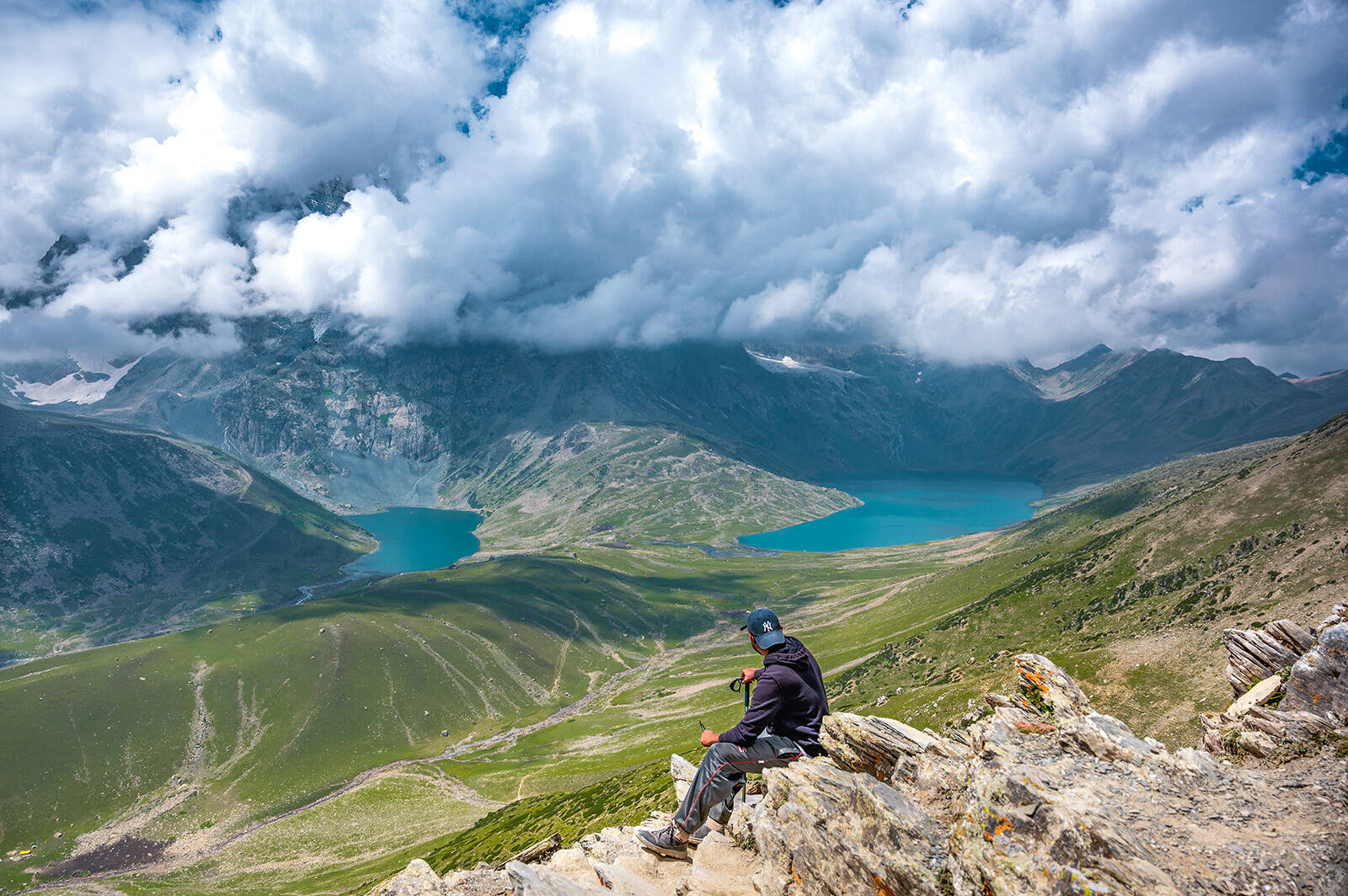 Best Treks in Jammu & Kashmir with Indiahikes 2026 | Alpine Lakes, Meadows  & Himalayan Adventures