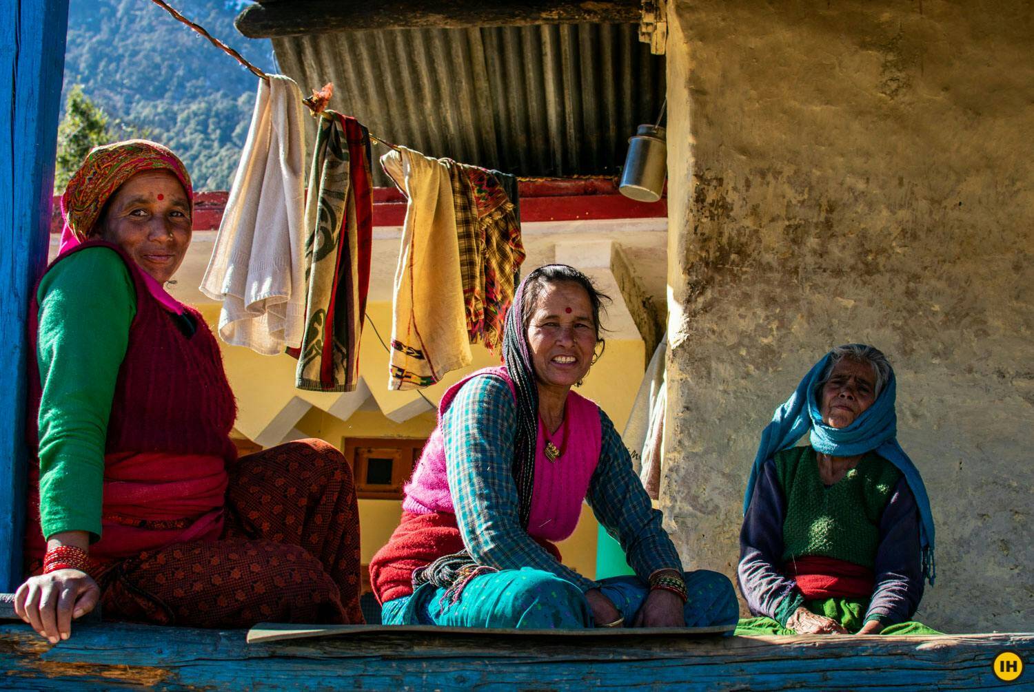 low-preview-19e9de86 f09b 40ee a488 ba142edb4c91 dayara bugyal trek january 2021 indiahikes anubhav bhatt raithal villagers local folk ladies women %2813%29