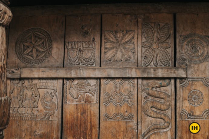 90524 harkidun indiahikes wooden carvings jothiranjan