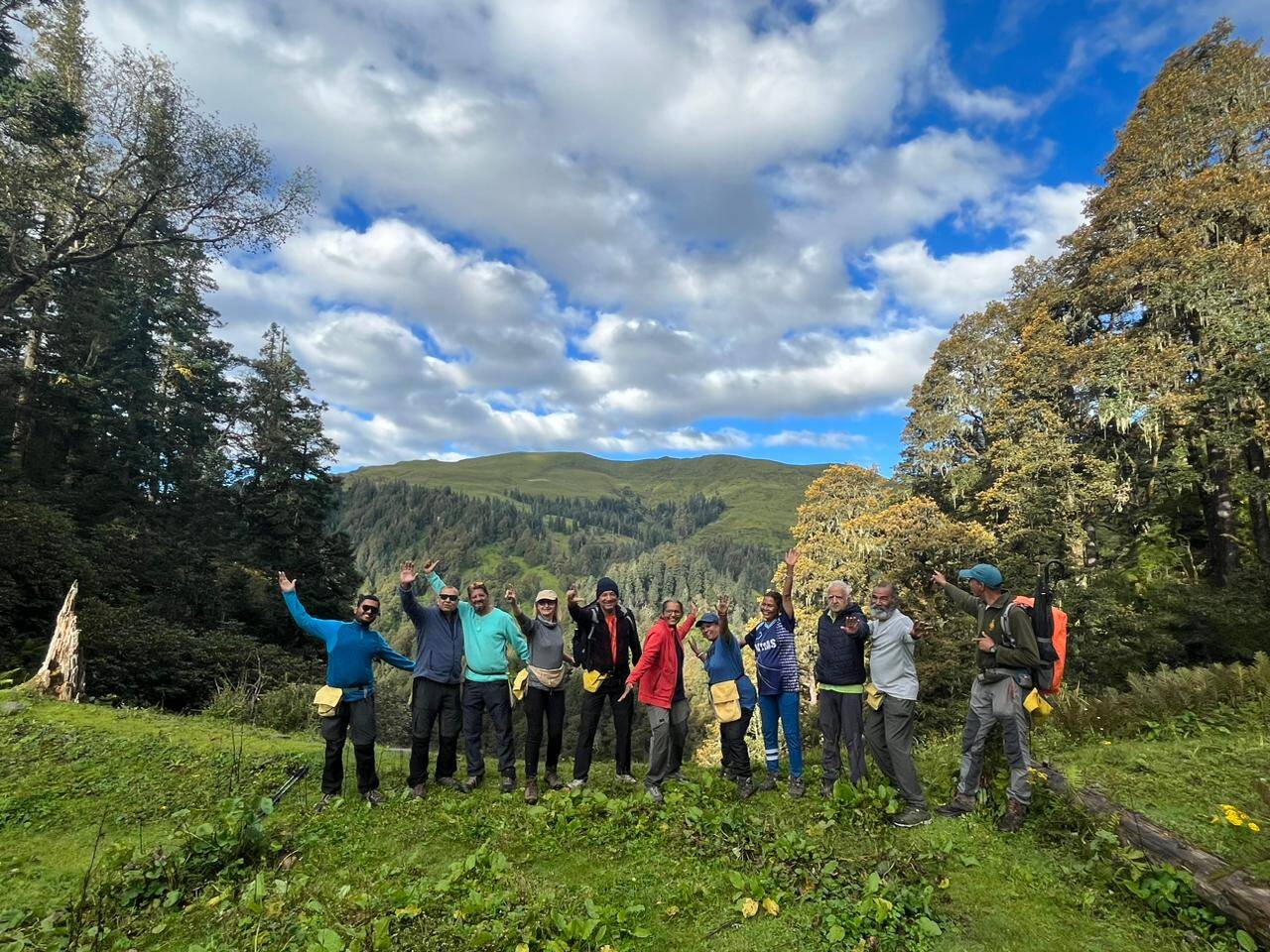 low-preview-a8112954 e0f1 47e6 9d4d aa9409912831 seniors trek dayara bugyal indiahikes